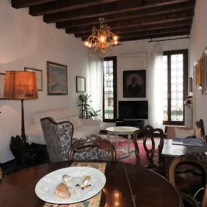 La Poetessa Venice